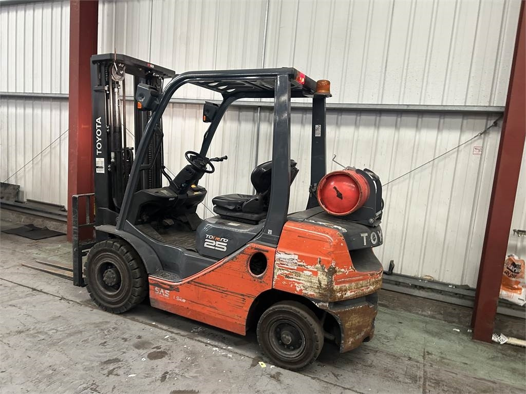 Toyota 02-8FGF25 - LPG forklift: picture 3 Toyota 02-8FGF25 - LPG forklift: picture 3