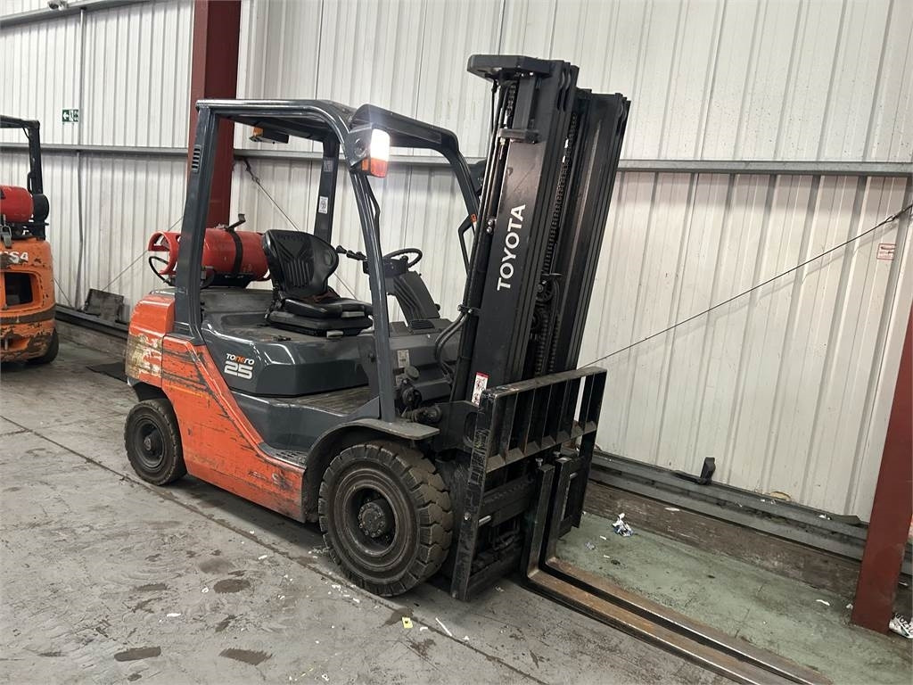 Toyota 02-8FGF25 - LPG forklift: picture 4 Toyota 02-8FGF25 - LPG forklift: picture 4
