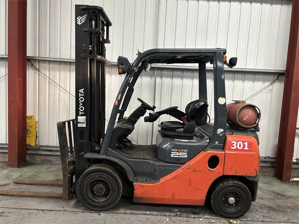 Toyota 02-8FGF25 - LPG forklift: picture 1 Toyota 02-8FGF25 - LPG forklift: picture 1