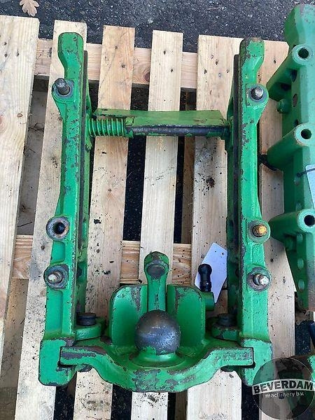 John Deere Trekhaakframe / Trekhaak - Attachment for Agricultural machinery: picture 1 John Deere Trekhaakframe / Trekhaak - Attachment for Agricultural machinery: picture 1