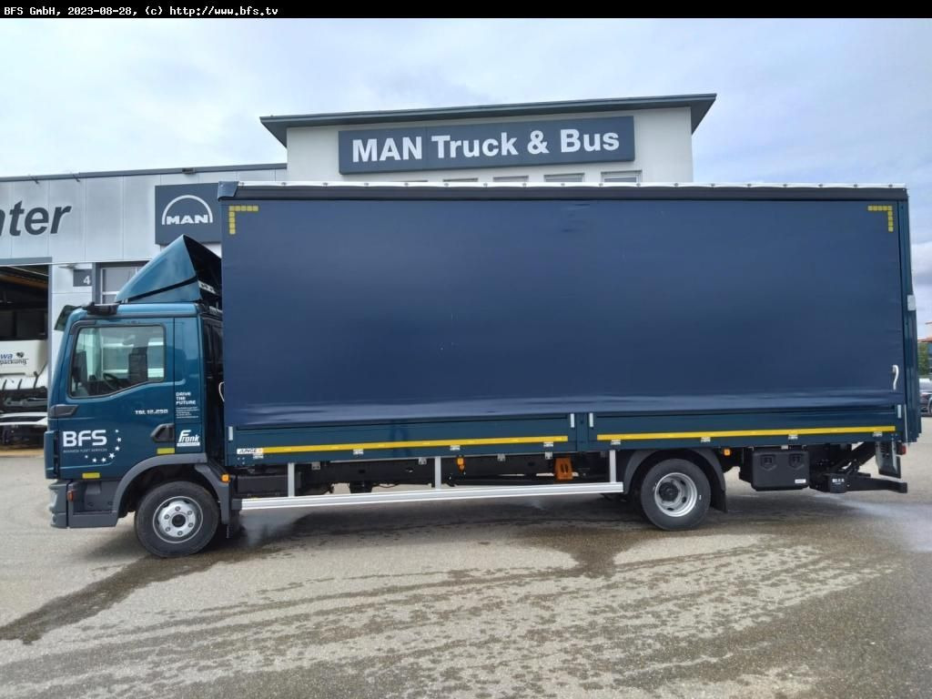 MAN TGL (TG3) 12.250 4x2 BL CH Plane und Spiegel, LB - Curtain side truck: picture 3 MAN TGL (TG3) 12.250 4x2 BL CH Plane und Spiegel, LB - Curtain side truck: picture 3