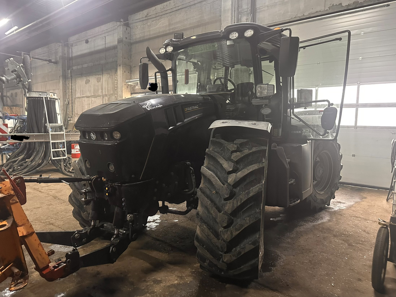 JCB Fastrac 4220 4WS - Farm tractor: picture 2 JCB Fastrac 4220 4WS - Farm tractor: picture 2