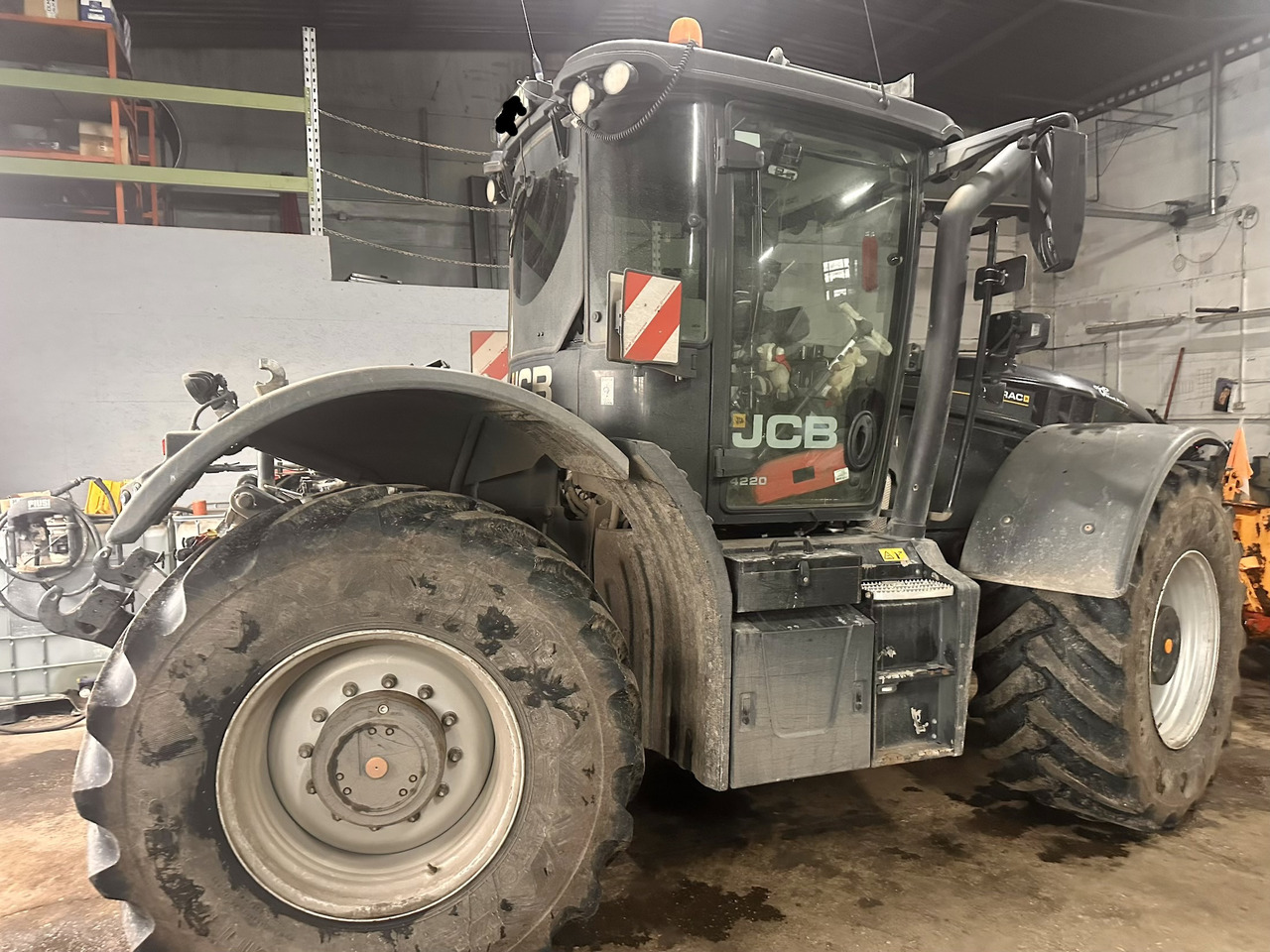 JCB Fastrac 4220 4WS - Farm tractor: picture 3 JCB Fastrac 4220 4WS - Farm tractor: picture 3