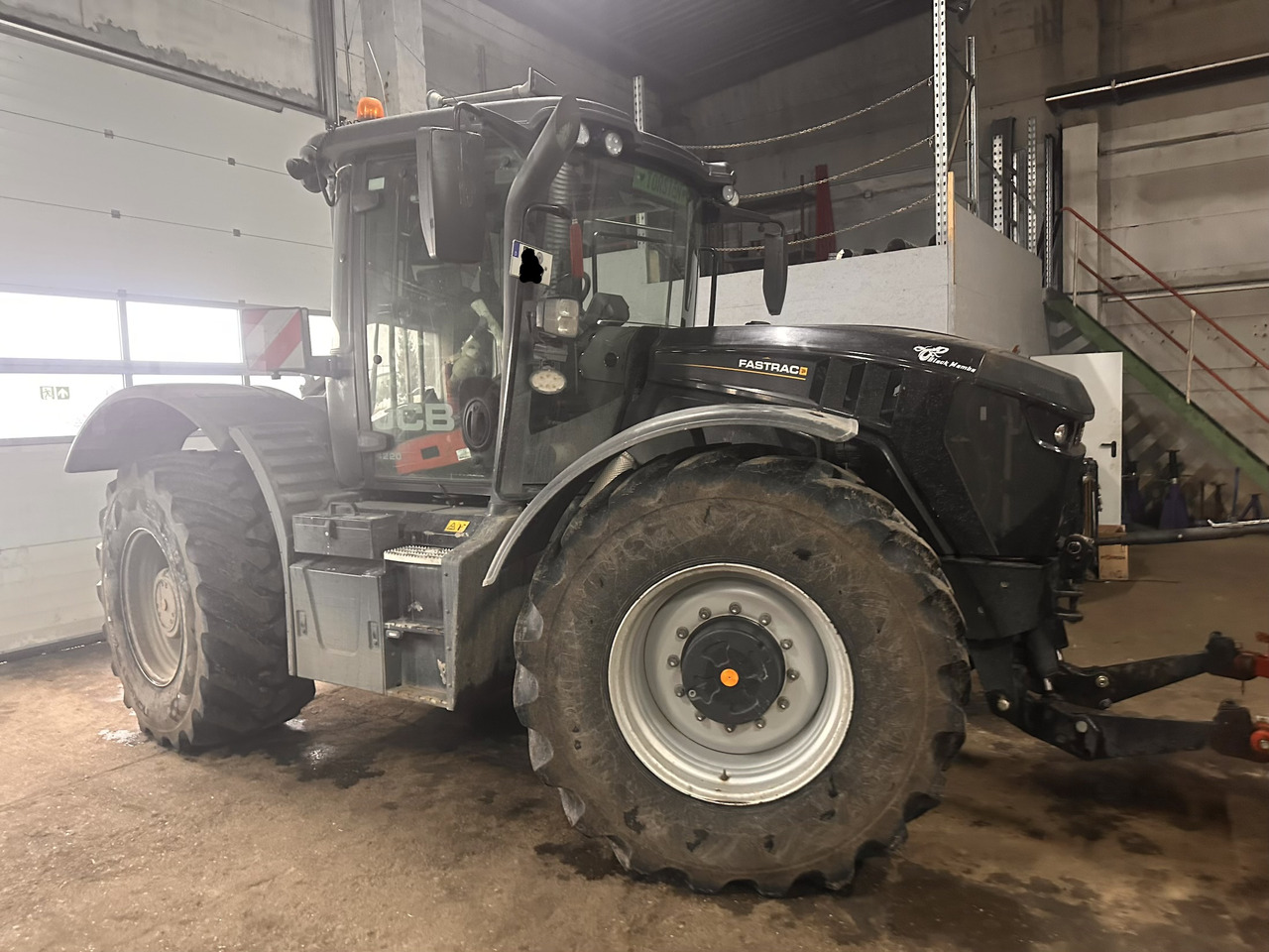 JCB Fastrac 4220 4WS - Farm tractor: picture 1 JCB Fastrac 4220 4WS - Farm tractor: picture 1