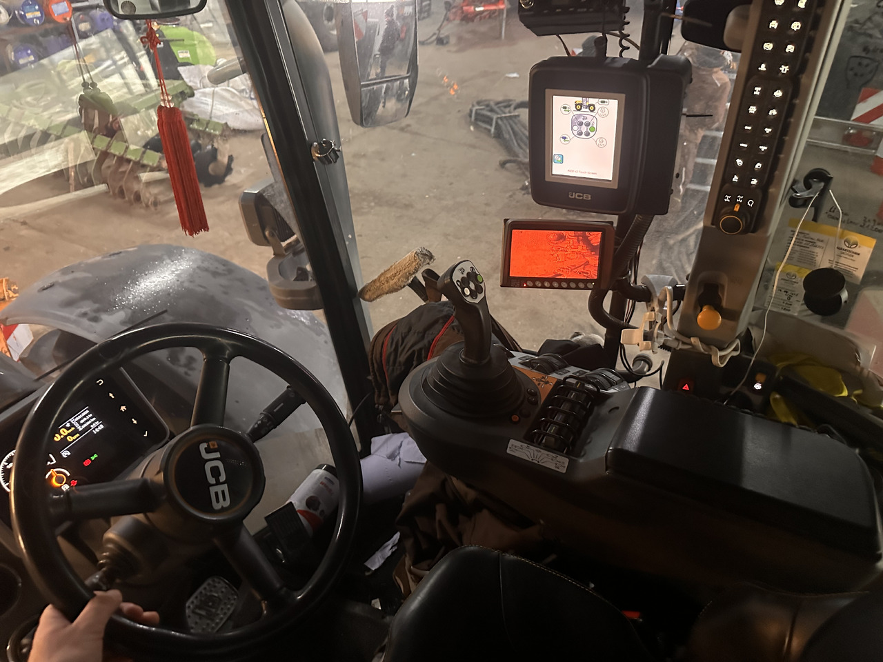 JCB Fastrac 4220 4WS - Farm tractor: picture 4 JCB Fastrac 4220 4WS - Farm tractor: picture 4