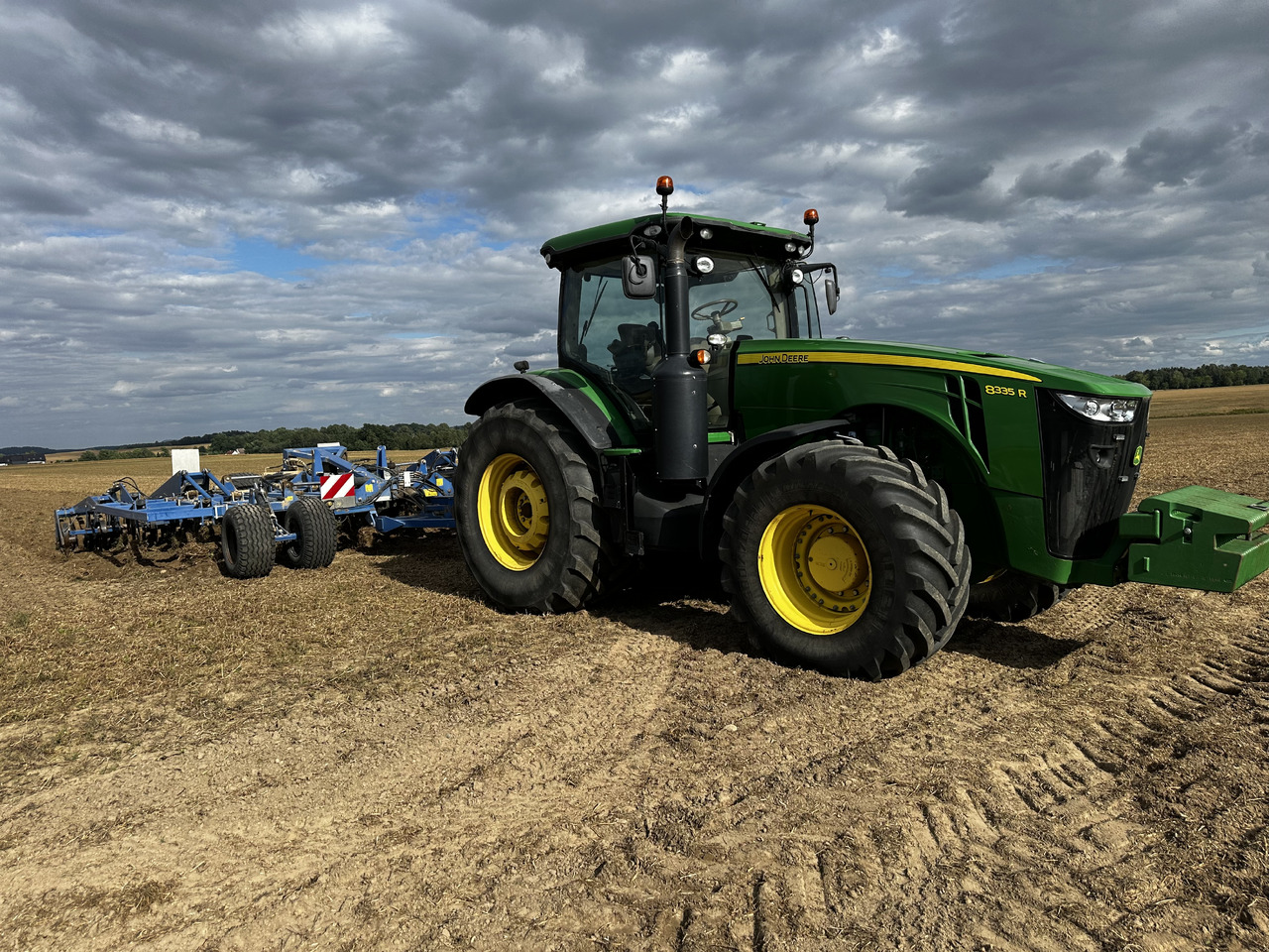 John Deere 8335 R AutoPower 50 km/h 370 PS - Farm tractor: picture 2 John Deere 8335 R AutoPower 50 km/h 370 PS - Farm tractor: picture 2