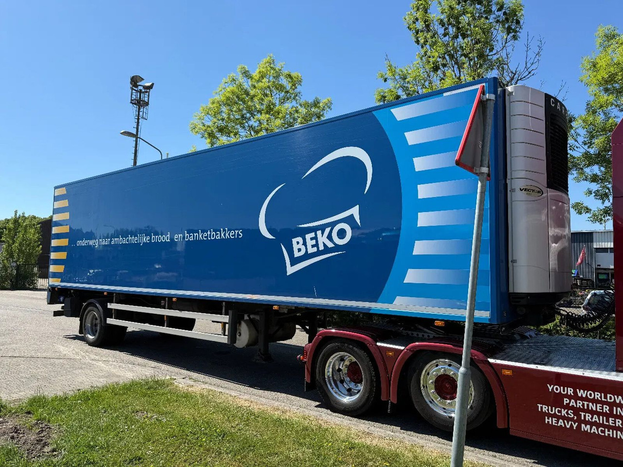 HRD 1 AS - BPW + CARRIER VECTOR 1550 + LOADLIFT 2000 - Refrigerator semi-trailer: picture 2 HRD 1 AS - BPW + CARRIER VECTOR 1550 + LOADLIFT 2000 - Refrigerator semi-trailer: picture 2