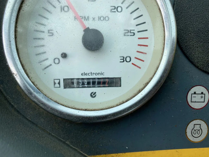 Telescopic handler Haulotte HTL 4017 - 4X4X4 - 5.617 HOURS - 17 METER - 4.000 KG: picture 18 Telescopic handler Haulotte HTL 4017 - 4X4X4 - 5.617 HOURS - 17 METER - 4.000 KG: picture 18