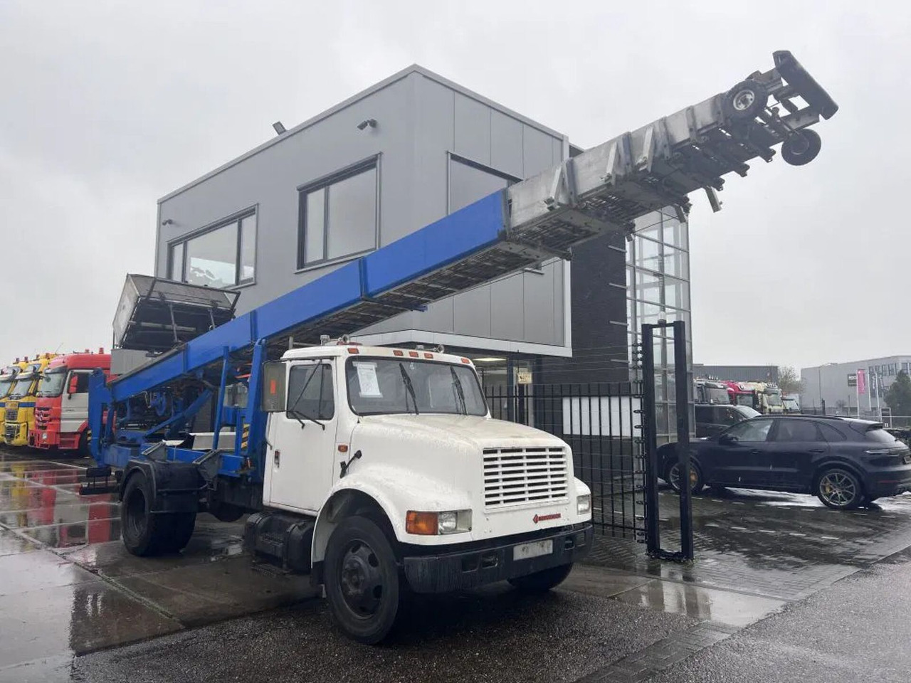 International 4600 4x2 210HP + TEUPEN hyL International 4600 4x2 210HP + TEUPEN hyLI - Truck mounted aerial platform: picture 3 International 4600 4x2 210HP + TEUPEN hyL International 4600 4x2 210HP + TEUPEN hyLI - Truck mounted aerial platform: picture 3