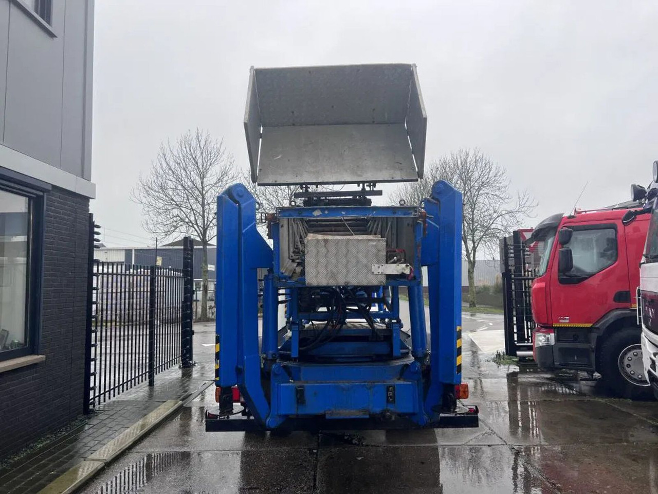 International 4600 4x2 210HP + TEUPEN hyL International 4600 4x2 210HP + TEUPEN hyLI - Truck mounted aerial platform: picture 5 International 4600 4x2 210HP + TEUPEN hyL International 4600 4x2 210HP + TEUPEN hyLI - Truck mounted aerial platform: picture 5