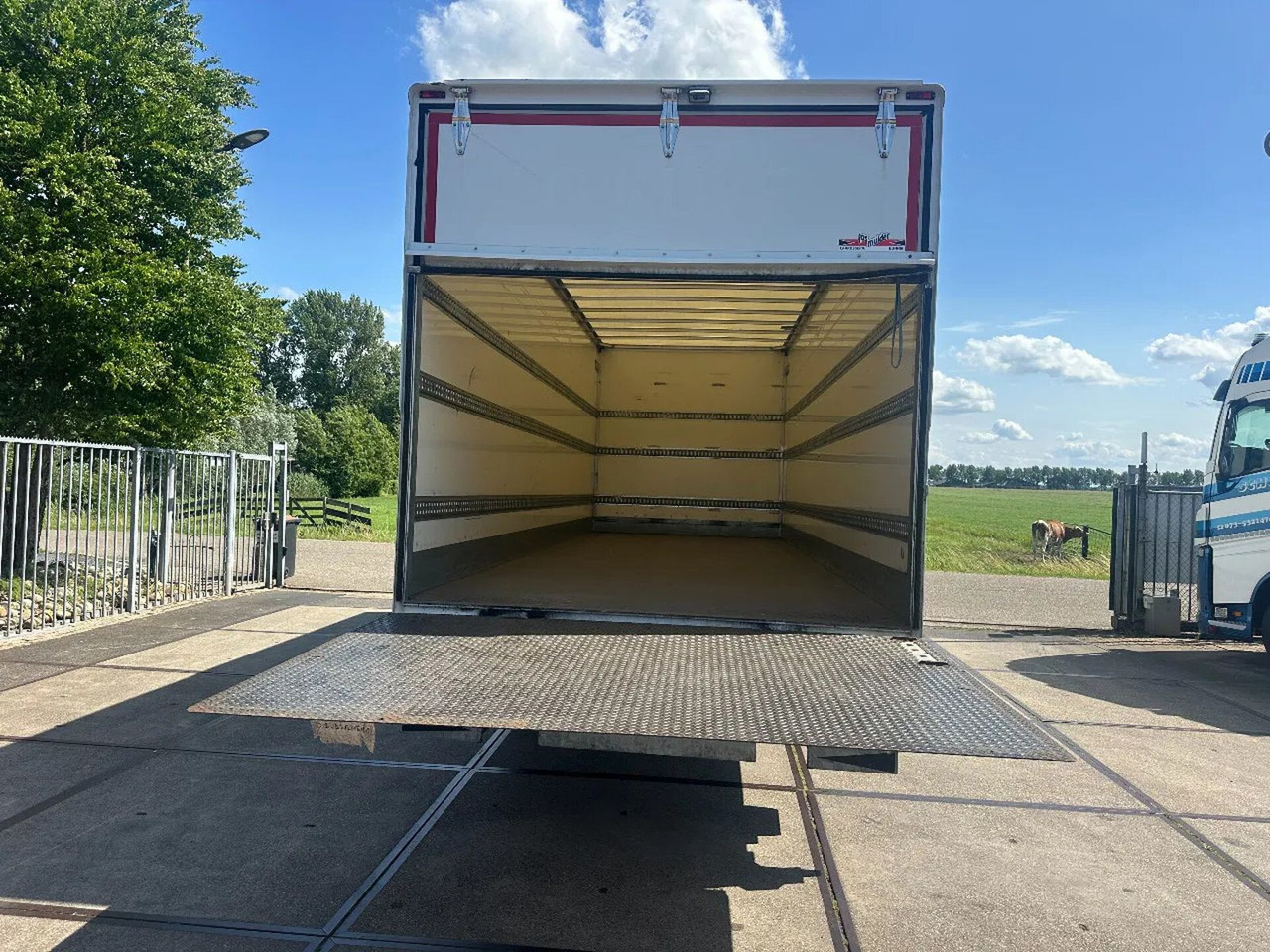 Iveco ML 150 -220, DHOLLANDIA LIFT, BOX 760X250X250 CM - Box truck: picture 5 Iveco ML 150 -220, DHOLLANDIA LIFT, BOX 760X250X250 CM - Box truck: picture 5
