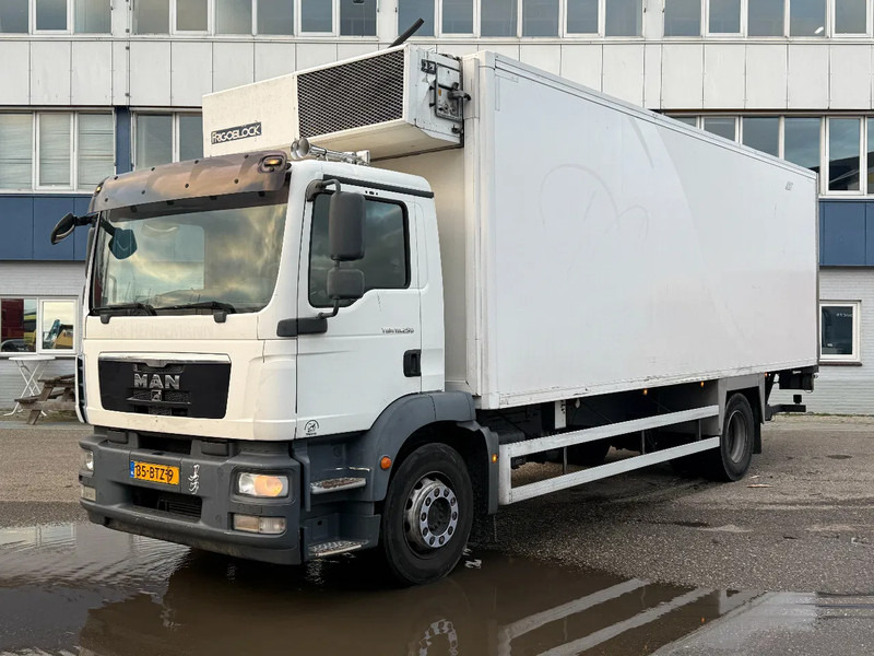 MAN TGM 18.250 4X2 + FRIGOBLOCK + DHOLLANDIA - Refrigerator truck: picture 1 MAN TGM 18.250 4X2 + FRIGOBLOCK + DHOLLANDIA - Refrigerator truck: picture 1