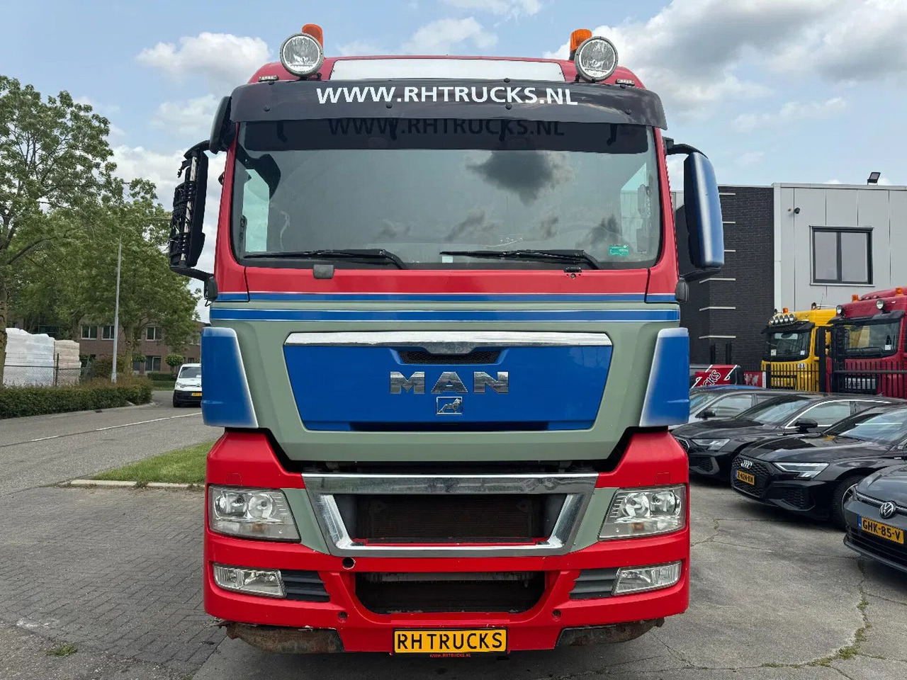MAN TGX 35.540 - 8X4 - EURO 5 + AJK HOOK + LIFT/STEE - Hook lift truck: picture 2 MAN TGX 35.540 - 8X4 - EURO 5 + AJK HOOK + LIFT/STEE - Hook lift truck: picture 2
