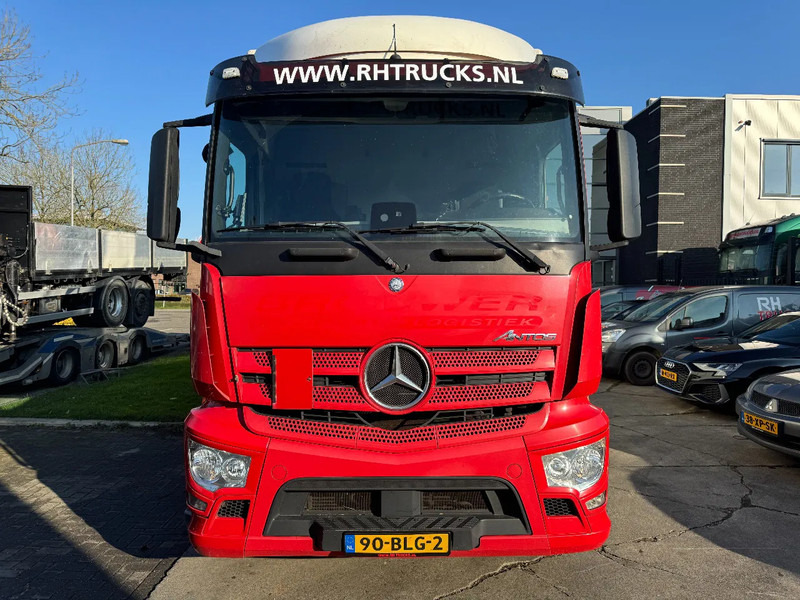 Mercedes-Benz Antos 1924 - 4X2 - EURO 6 + DHOLLANDIA LIFT + ONLY 490.406 KM - Box truck: picture 2 Mercedes-Benz Antos 1924 - 4X2 - EURO 6 + DHOLLANDIA LIFT + ONLY 490.406 KM - Box truck: picture 2