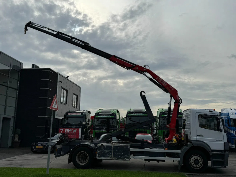 Crane truck Mercedes-Benz Atego 1923 + 2011 FASSI F110 + 2011 VDS HOOKLIFT: picture 8 Crane truck Mercedes-Benz Atego 1923 + 2011 FASSI F110 + 2011 VDS HOOKLIFT: picture 8