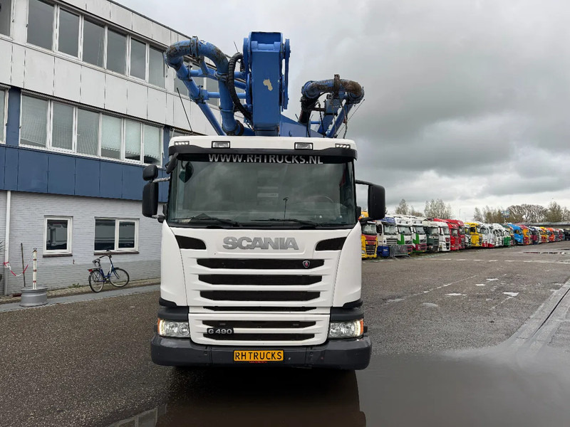 Scania G490 8X4 SCHWING S 47 R + REMOTE CONTROL HUB REDUCTION - Concrete pump truck: picture 4 Scania G490 8X4 SCHWING S 47 R + REMOTE CONTROL HUB REDUCTION - Concrete pump truck: picture 4
