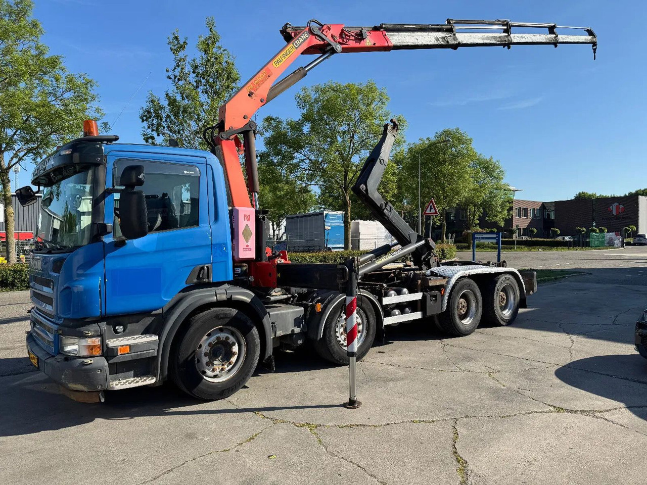Scania P380 8X4 PALFINGER HOOK + PALFINGER PK16502 + RE - Hook lift truck, Crane truck: picture 1 Scania P380 8X4 PALFINGER HOOK + PALFINGER PK16502 + RE - Hook lift truck, Crane truck: picture 1