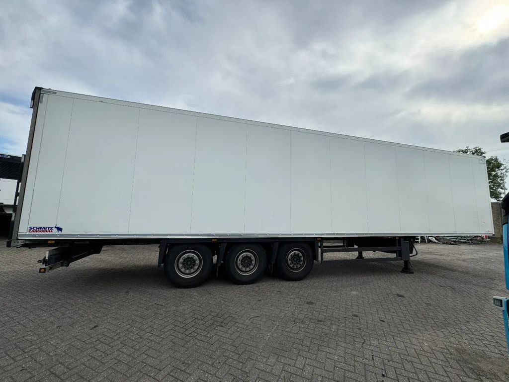 Schmitz Cargobull SCB S3B - 3 AXLE - CARRIER VECTOR 1350 + APK 01- - Refrigerator semi-trailer: picture 4 Schmitz Cargobull SCB S3B - 3 AXLE - CARRIER VECTOR 1350 + APK 01- - Refrigerator semi-trailer: picture 4