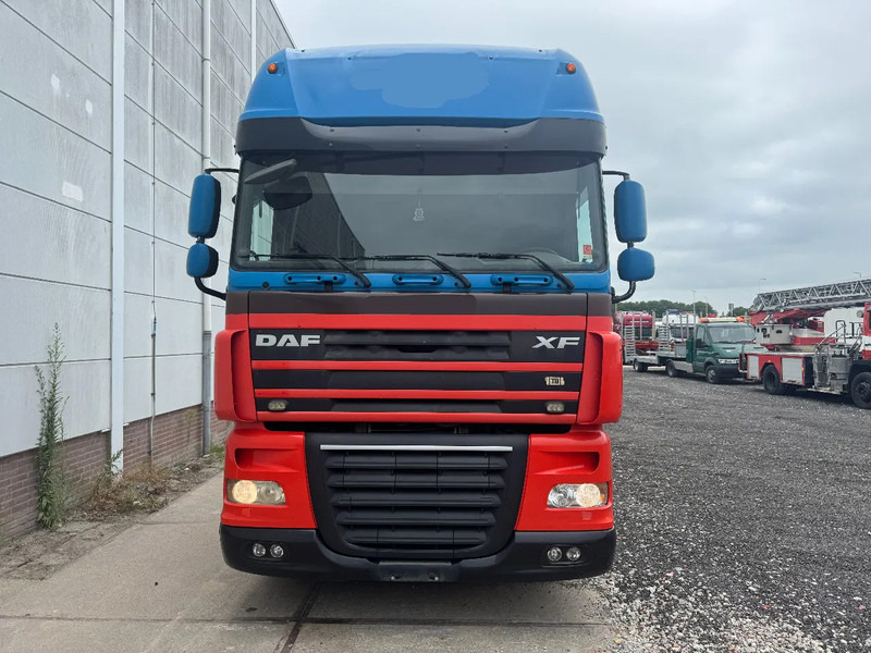 DAF XF 105.410 6X2 MANUAL GEARBOX - EURO 4 - Tractor unit: picture 2 DAF XF 105.410 6X2 MANUAL GEARBOX - EURO 4 - Tractor unit: picture 2