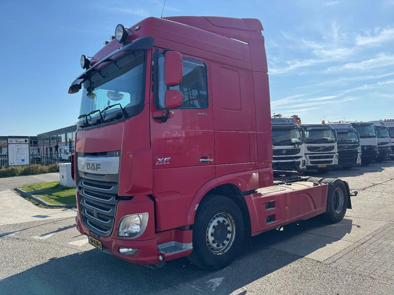 DAF XF 440 4X2 EURO 6 SKIRTS 2017 - Tractor unit: picture 1 DAF XF 440 4X2 EURO 6 SKIRTS 2017 - Tractor unit: picture 1