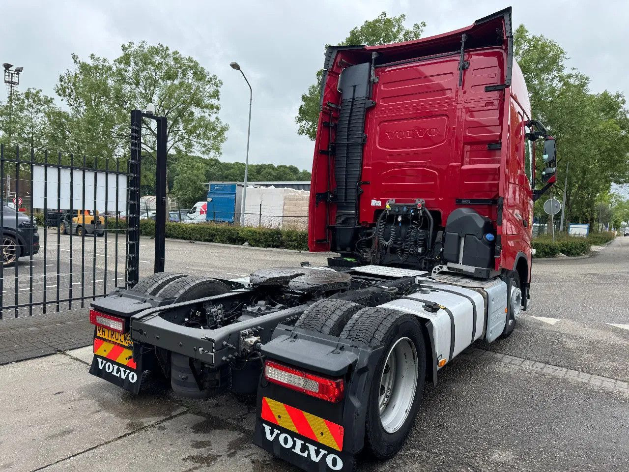 Volvo FH 420 4X2 - EURO 6 + LOW DECK - Tractor unit: picture 4 Volvo FH 420 4X2 - EURO 6 + LOW DECK - Tractor unit: picture 4