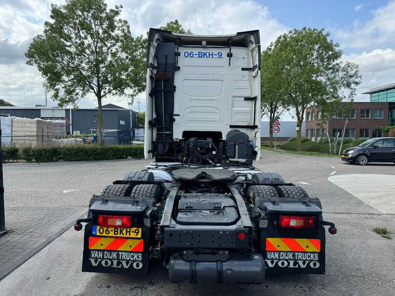 Volvo FH 460 6X2 - EURO 6 + KIPPER HYDR. + LIFTING AXL - Tractor unit: picture 5 Volvo FH 460 6X2 - EURO 6 + KIPPER HYDR. + LIFTING AXL - Tractor unit: picture 5