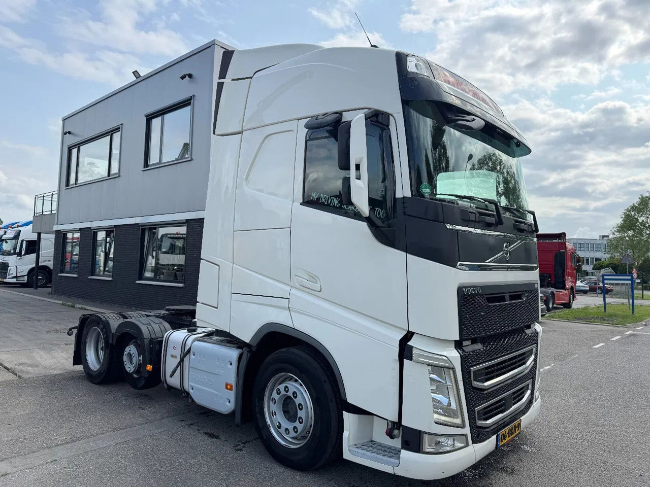 Volvo FH 460 6X2 - EURO 6 + KIPPER HYDR. + LIFTING AXL - Tractor unit: picture 3 Volvo FH 460 6X2 - EURO 6 + KIPPER HYDR. + LIFTING AXL - Tractor unit: picture 3