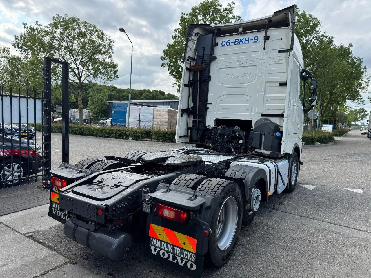Volvo FH 460 6X2 - EURO 6 + KIPPER HYDR. + LIFTING AXL - Tractor unit: picture 4 Volvo FH 460 6X2 - EURO 6 + KIPPER HYDR. + LIFTING AXL - Tractor unit: picture 4