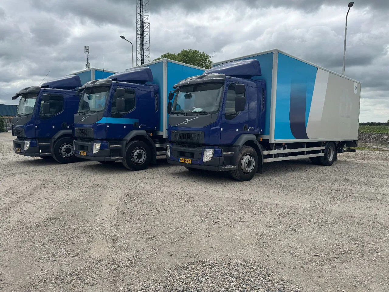Volvo FL 250 4X2 EURO 6 CARGO LOCK + DHOLLANDIA LIFT T - Box truck: picture 1 Volvo FL 250 4X2 EURO 6 CARGO LOCK + DHOLLANDIA LIFT T - Box truck: picture 1