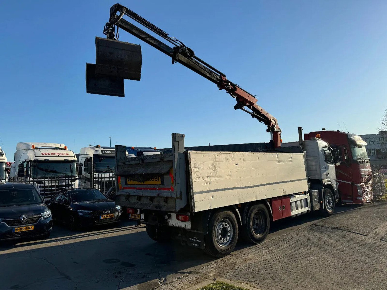 Volvo FM 330 6X2 - EURO 5 + ATLAS 126.3E A2 + REMOTE + - Crane truck: picture 5 Volvo FM 330 6X2 - EURO 5 + ATLAS 126.3E A2 + REMOTE + - Crane truck: picture 5