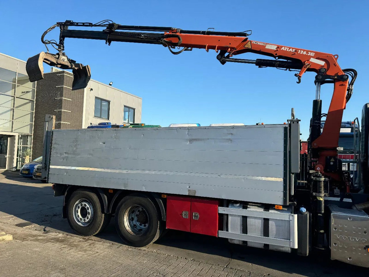 Volvo FM 330 6X2 - EURO 5 + ATLAS 126.3E A2 + REMOTE + - Tipper, Crane truck: picture 3 Volvo FM 330 6X2 - EURO 5 + ATLAS 126.3E A2 + REMOTE + - Tipper, Crane truck: picture 3
