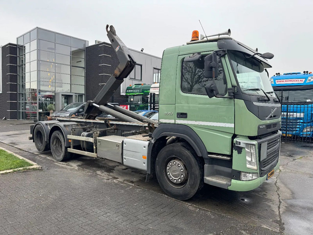 Volvo FM 370 6X2 EURO 6 VDL 21T HOOK - Hook lift truck: picture 2 Volvo FM 370 6X2 EURO 6 VDL 21T HOOK - Hook lift truck: picture 2