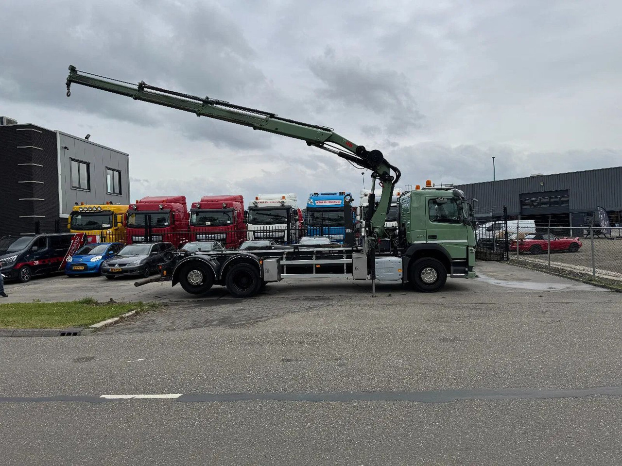 Volvo FM 370 6X2 VDL 21T HOOK + HIAB 211 + REMOTE CONT - Hook lift truck, Crane truck: picture 2 Volvo FM 370 6X2 VDL 21T HOOK + HIAB 211 + REMOTE CONT - Hook lift truck, Crane truck: picture 2