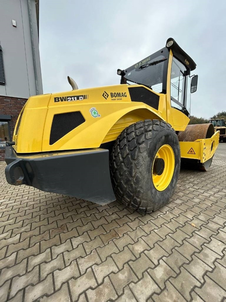 Bomag BW 211 D-5 - Compactor: picture 2 Bomag BW 211 D-5 - Compactor: picture 2