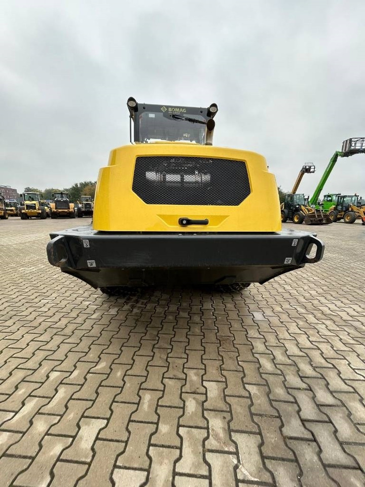 Bomag BW 211 D-5 - Compactor: picture 3 Bomag BW 211 D-5 - Compactor: picture 3