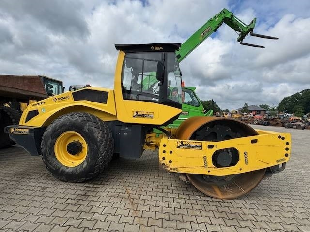 Bomag BW 213 D -5 - Compactor: picture 1 Bomag BW 213 D -5 - Compactor: picture 1