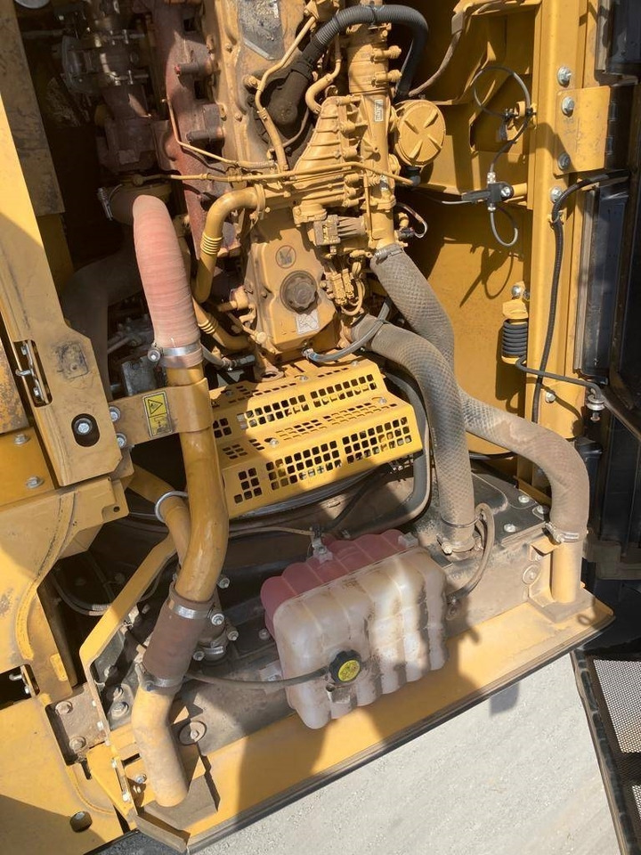 Crawler excavator CAT 326 F L: picture 9