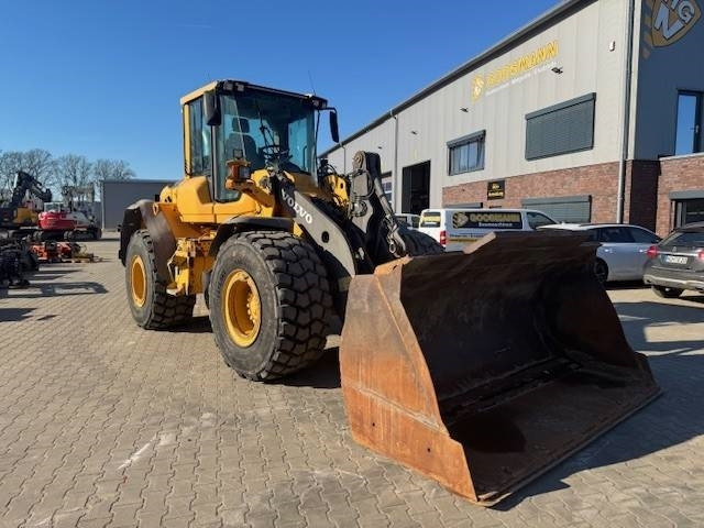 Volvo L 90 F - Wheel loader: picture 1 Volvo L 90 F - Wheel loader: picture 1
