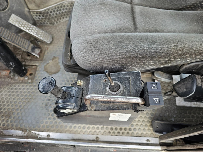 Terminal tractor CVS-Ferrari TT2516B: picture 12