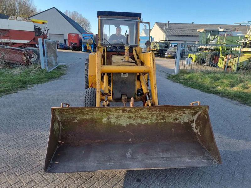 John Deere JD410 - Farm tractor: picture 3 John Deere JD410 - Farm tractor: picture 3