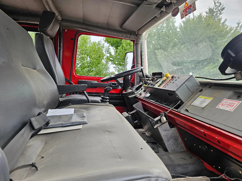 Fire truck Renault M210 Arbois 3500L - Hydraulic winch: picture 9