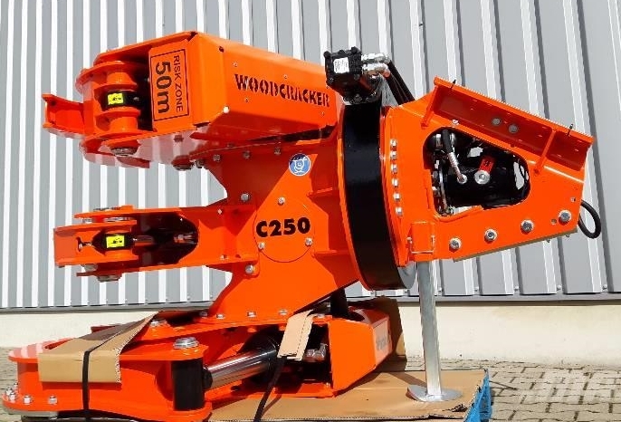 Westtech Woodcracker C 250 - Attachment for Excavator: picture 2 Westtech Woodcracker C 250 - Attachment for Excavator: picture 2