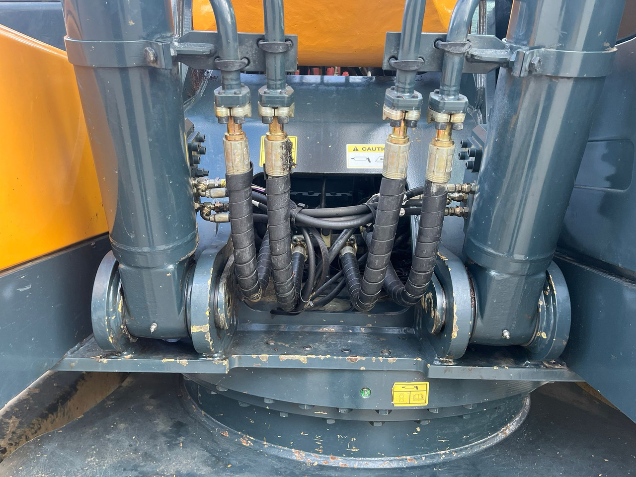 Crawler excavator HYUNDAI HX 220 L: picture 8