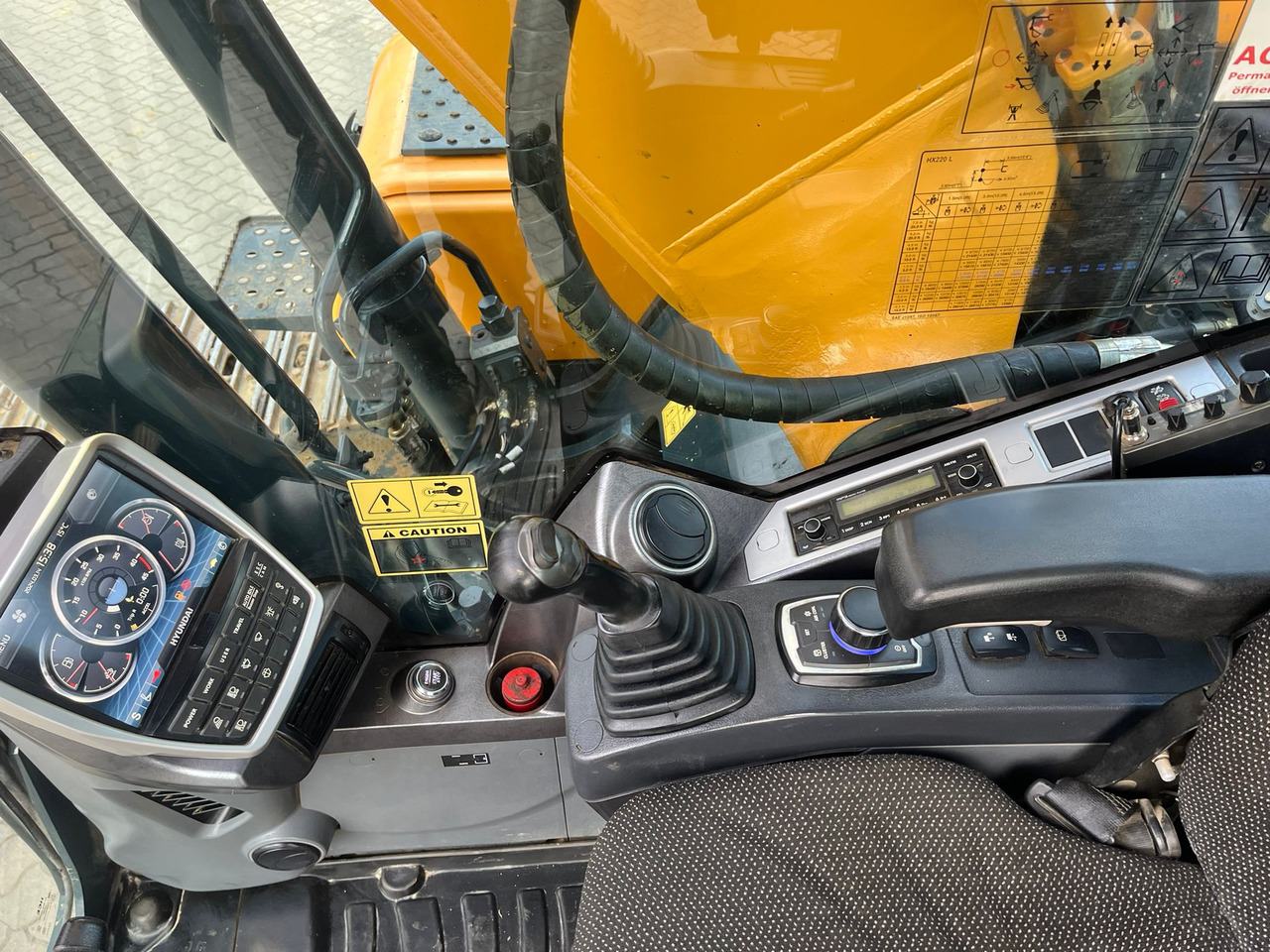 Crawler excavator HYUNDAI HX 220 L: picture 13
