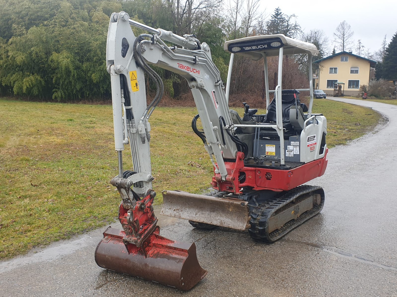 TAKEUCHI TB 225 - Mini excavator: picture 3 TAKEUCHI TB 225 - Mini excavator: picture 3