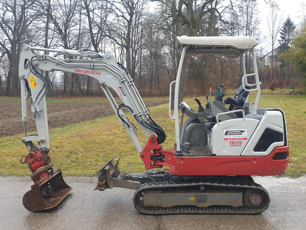 TAKEUCHI TB 225 - Mini excavator: picture 1 TAKEUCHI TB 225 - Mini excavator: picture 1