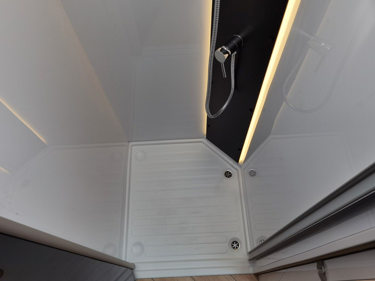 Semi-integrated motorhome Chausson 640 TITANIUM / MODELL 2026 / 165PS /XXL-HUBBETT: picture 24