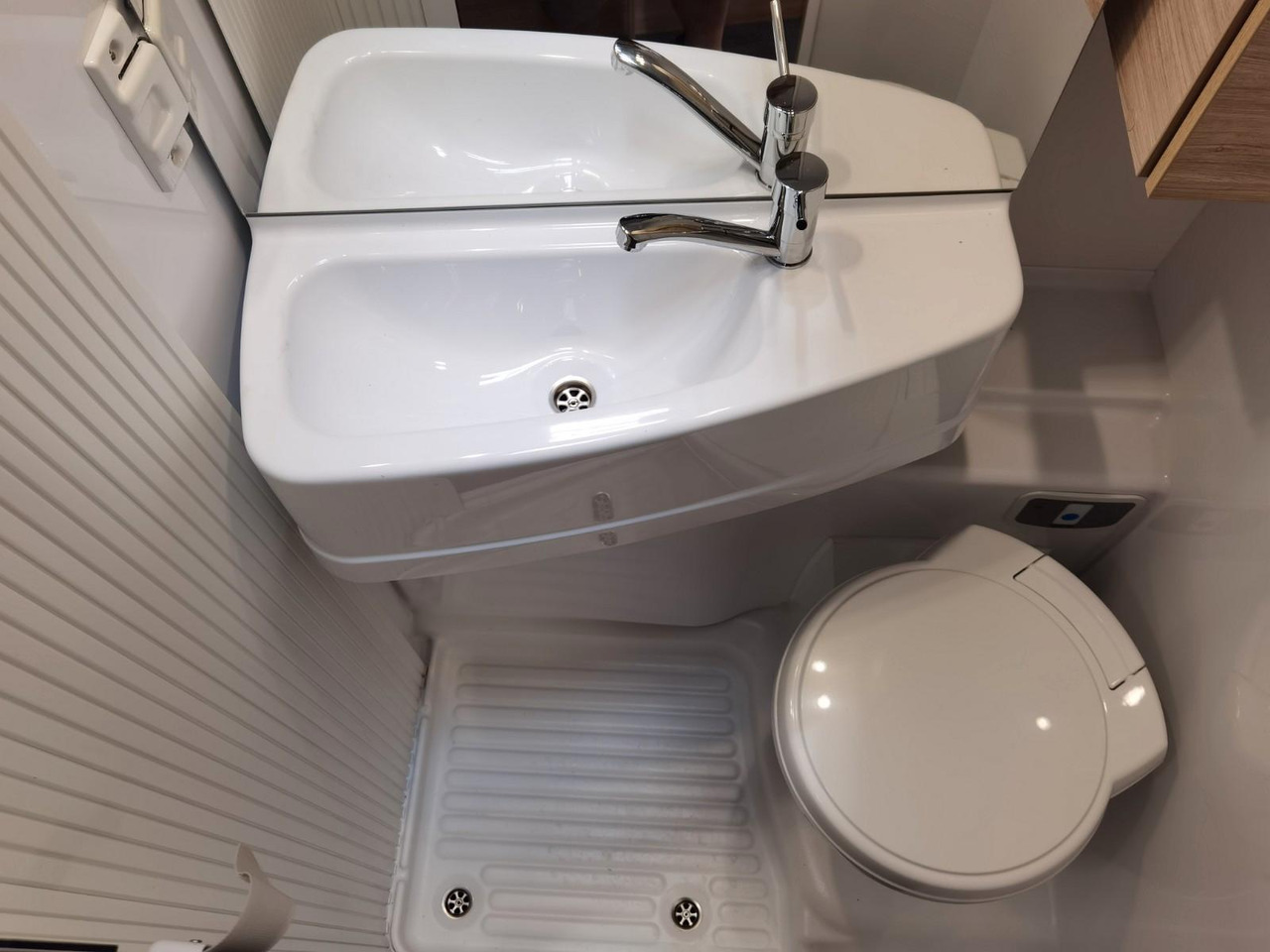 Alcove motorhome Chausson C 727 FIRST LINE /140PS / EINZELBETTEN & ALKOVEN: picture 22