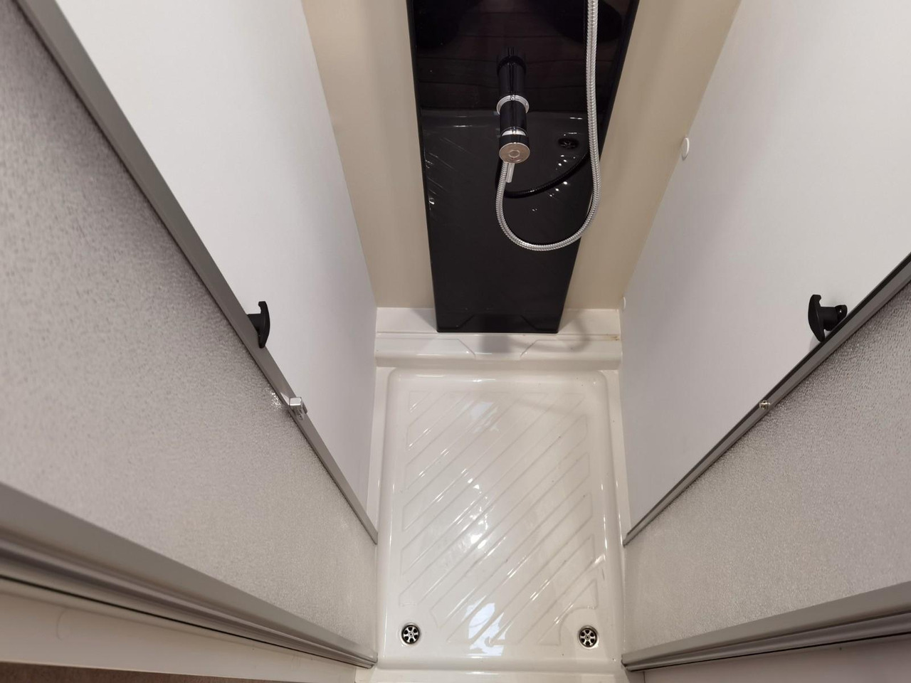 Semi-integrated motorhome Forster T 699 LF / 140PS / XXL - HUBBETT & RAUMBAD: picture 28 Semi-integrated motorhome Forster T 699 LF / 140PS / XXL - HUBBETT & RAUMBAD: picture 28