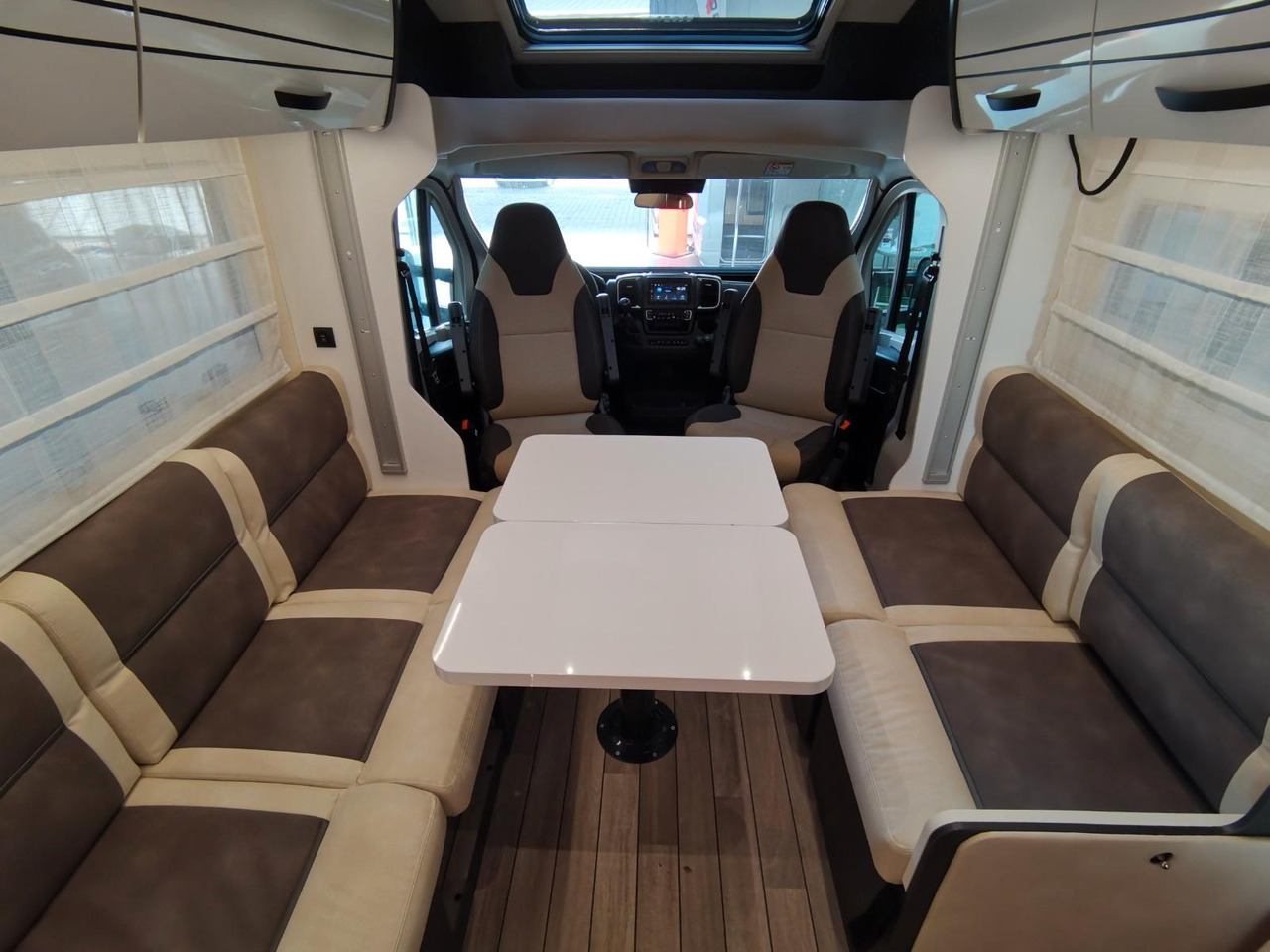 Semi-integrated motorhome Forster T 699 LF / 140PS / XXL - HUBBETT & RAUMBAD: picture 15 Semi-integrated motorhome Forster T 699 LF / 140PS / XXL - HUBBETT & RAUMBAD: picture 15